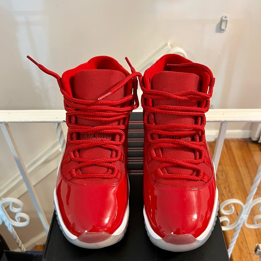 Air Jordan 11 Retro sneakers